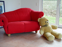 Teddy und Sofa