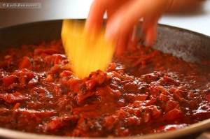 Dip für Nachos selber machen - Feuriger Tomaten-Paprika-Dip